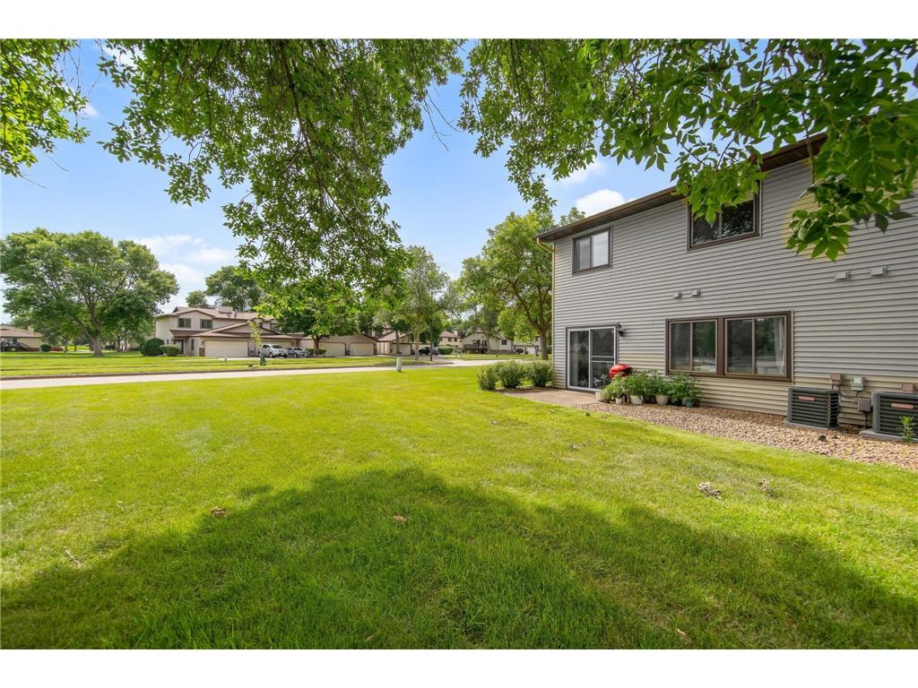 8775 Maplebrook Parkway N Brooklyn Park MN 55445 7009505 image35