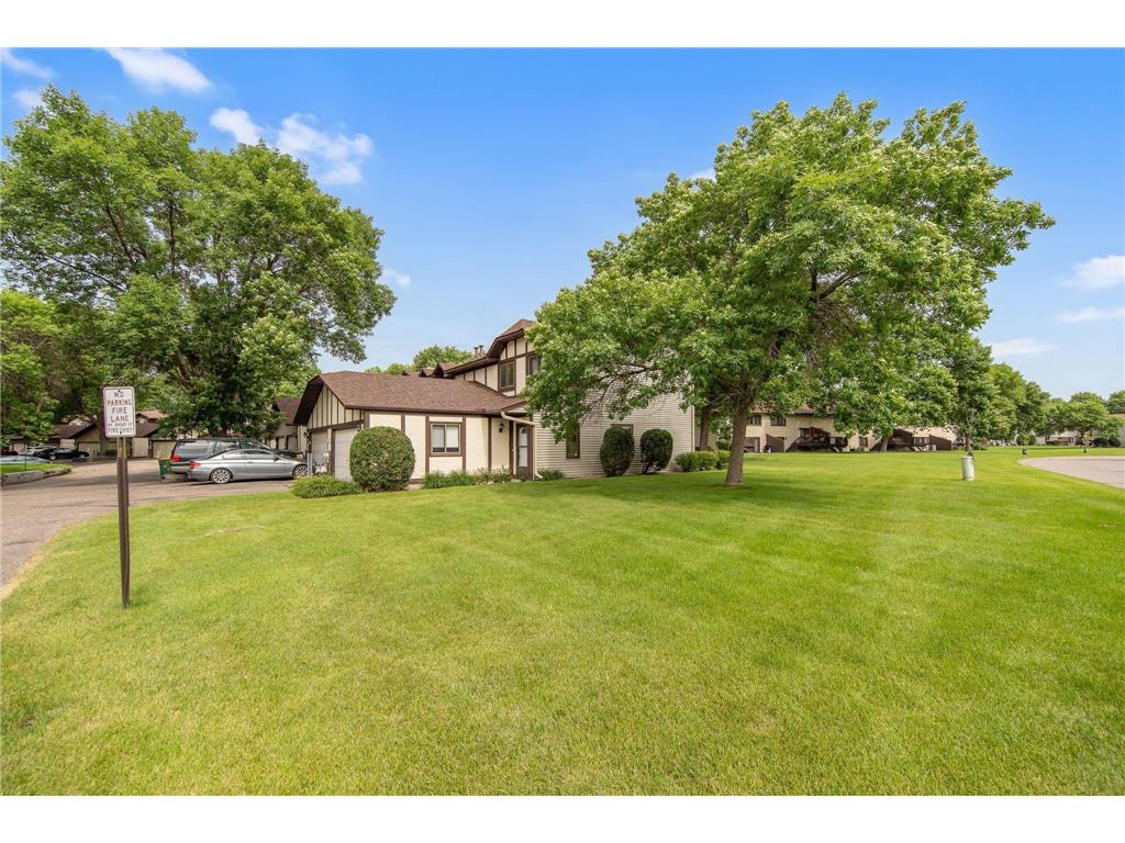 8775 Maplebrook Parkway N Brooklyn Park MN 55445 7009505 image36