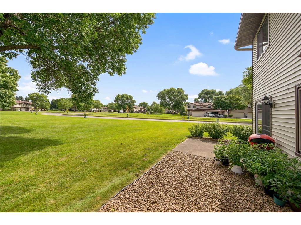 8775 Maplebrook Parkway N Brooklyn Park MN 55445 7009505 image38