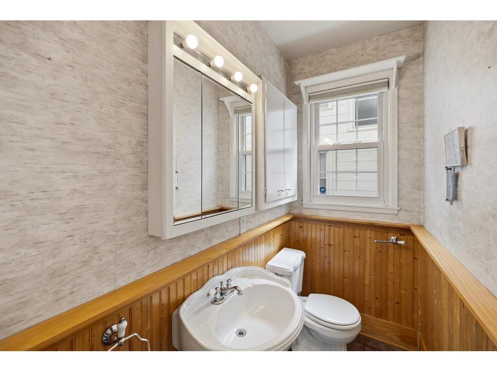 879 Charles Avenue Saint Paul MN 55104 7062222 image16