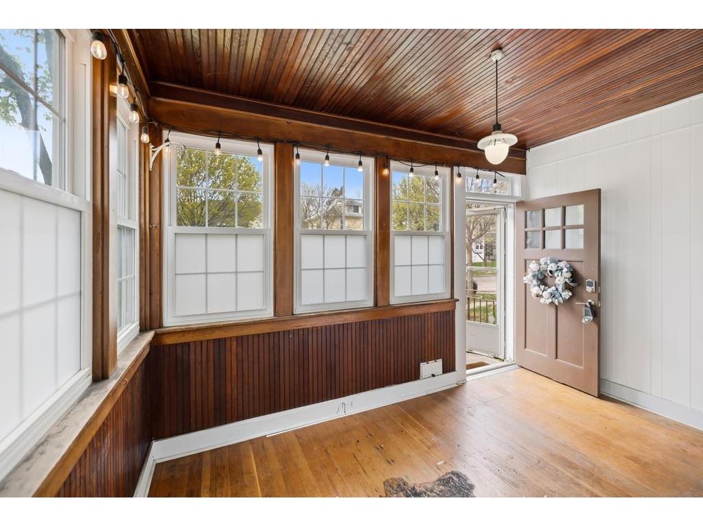 879 Charles Avenue Saint Paul MN 55104 7062222 image18