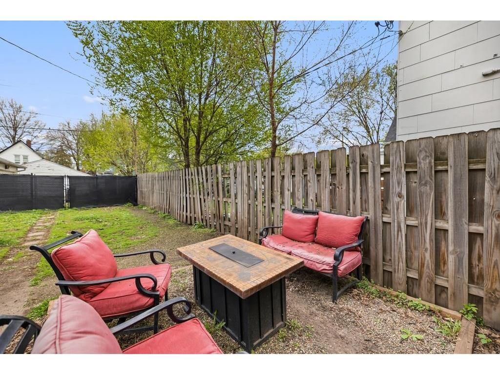 879 Charles Avenue Saint Paul MN 55104 7062222 image19