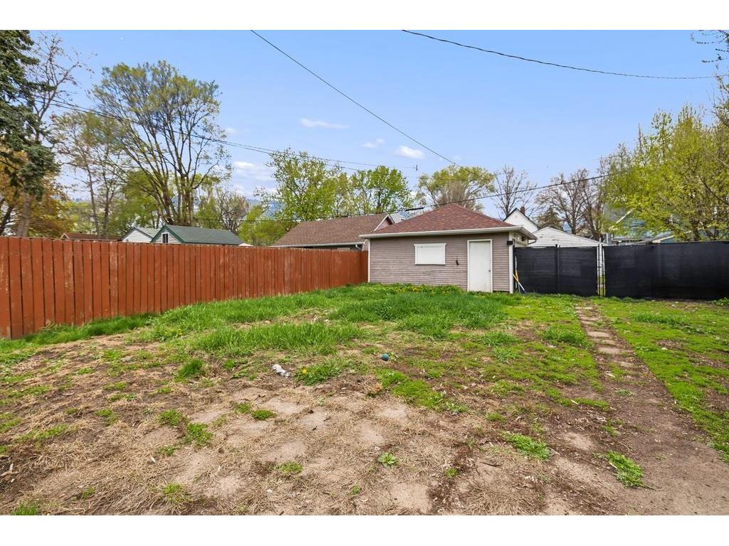 879 Charles Avenue Saint Paul MN 55104 7062222 image20