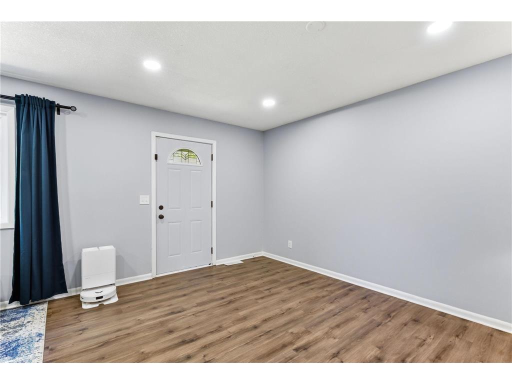 879 Iowa Avenue W Saint Paul MN 55117 7079117 image10