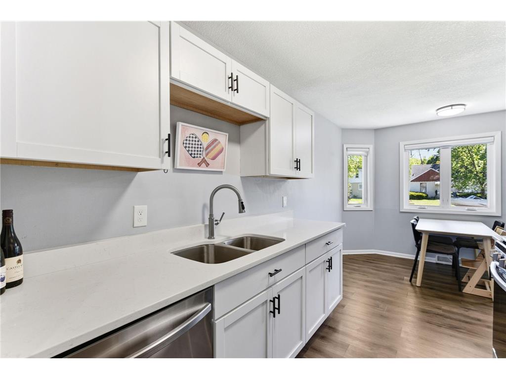 879 Iowa Avenue W Saint Paul MN 55117 7079117 image11