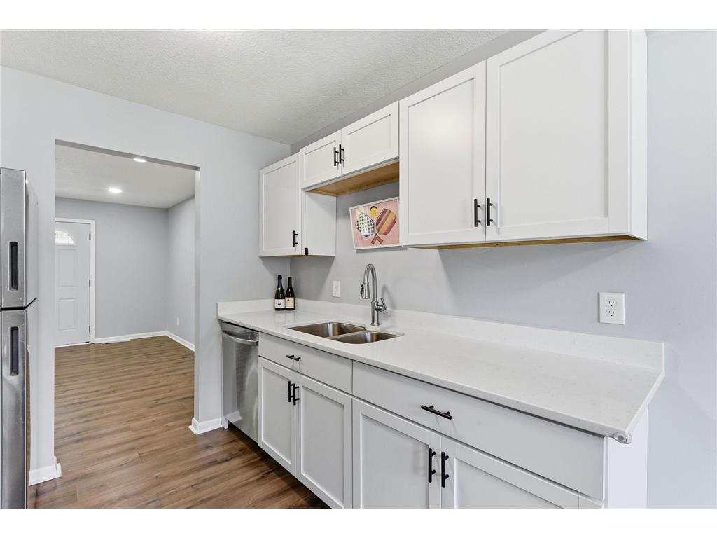 879 Iowa Avenue W Saint Paul MN 55117 7079117 image12