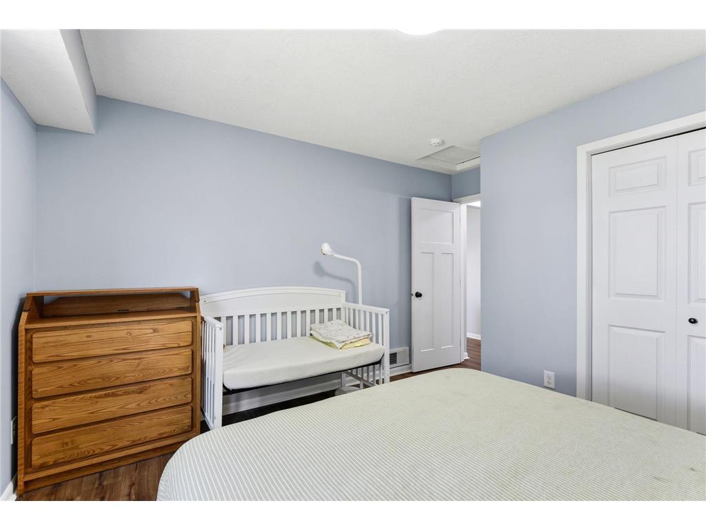 879 Iowa Avenue W Saint Paul MN 55117 7079117 image18