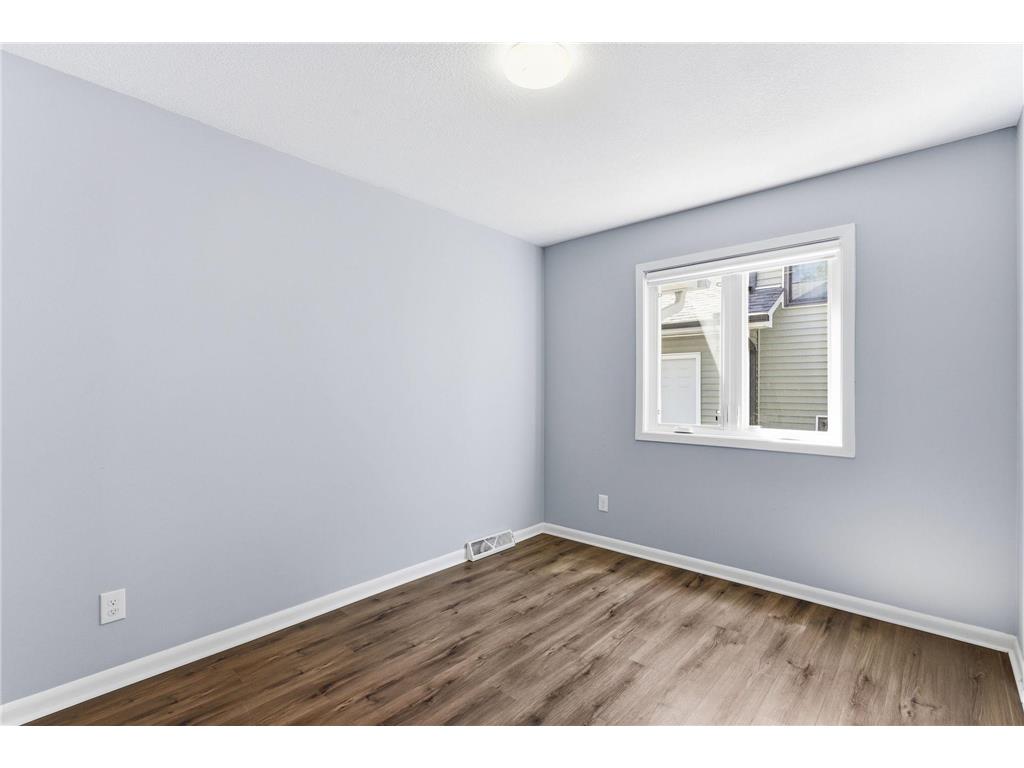879 Iowa Avenue W Saint Paul MN 55117 7079117 image19