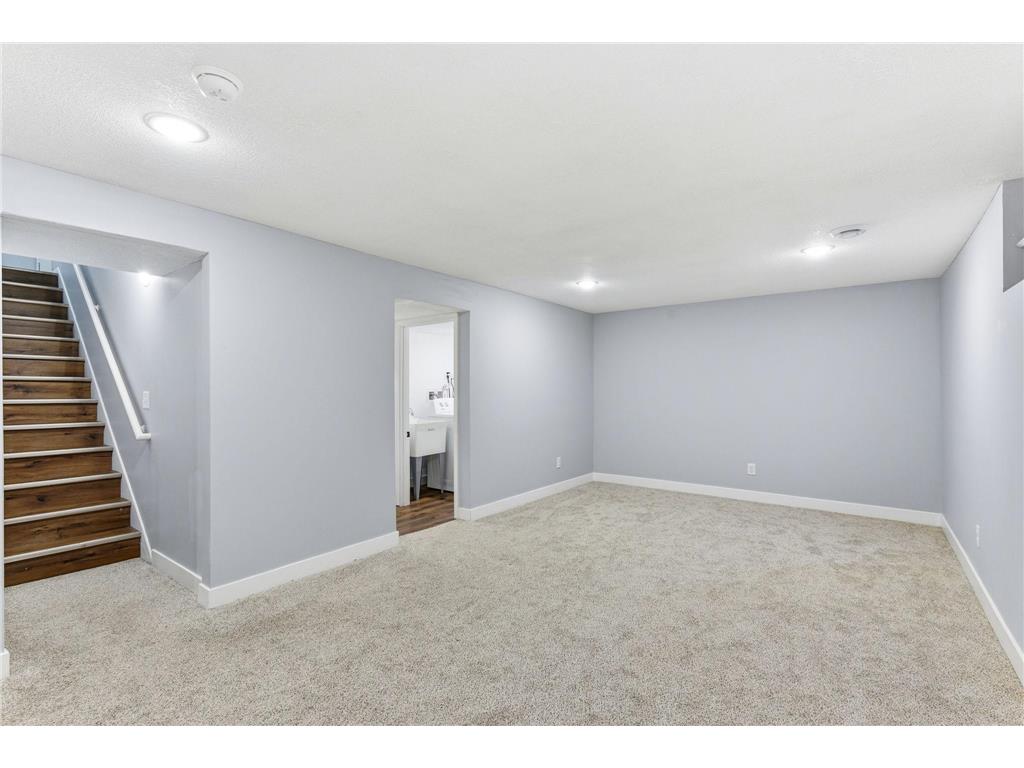 879 Iowa Avenue W Saint Paul MN 55117 7079117 image21