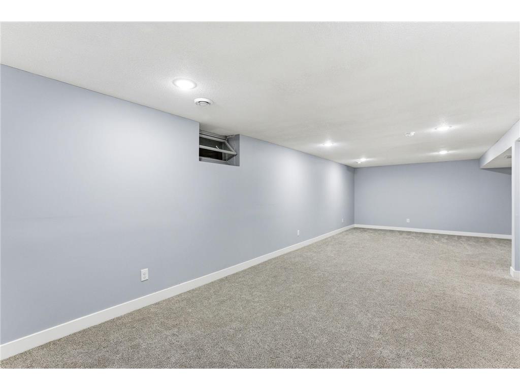 879 Iowa Avenue W Saint Paul MN 55117 7079117 image22
