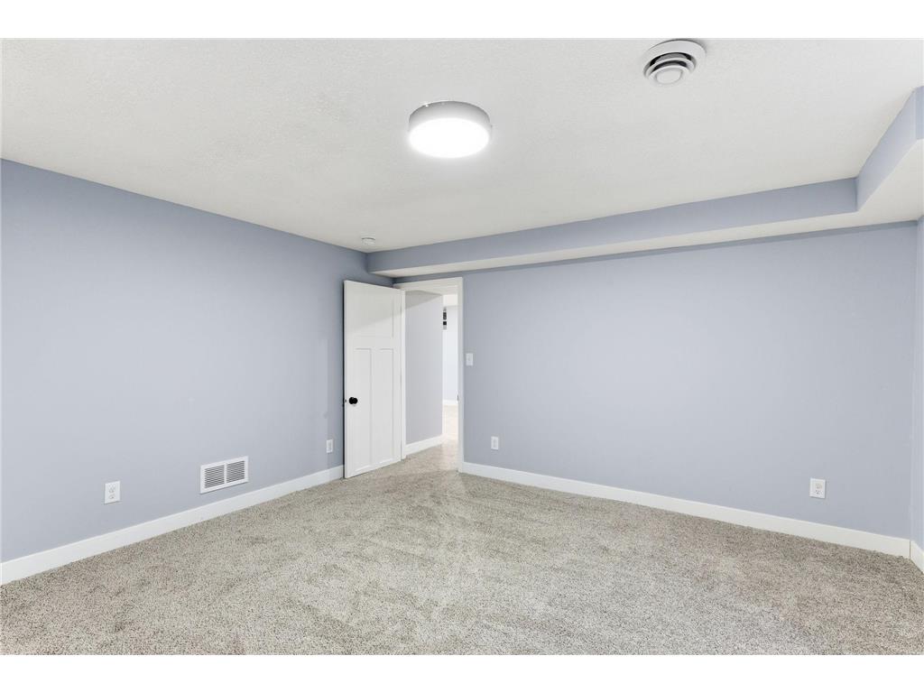 879 Iowa Avenue W Saint Paul MN 55117 7079117 image26