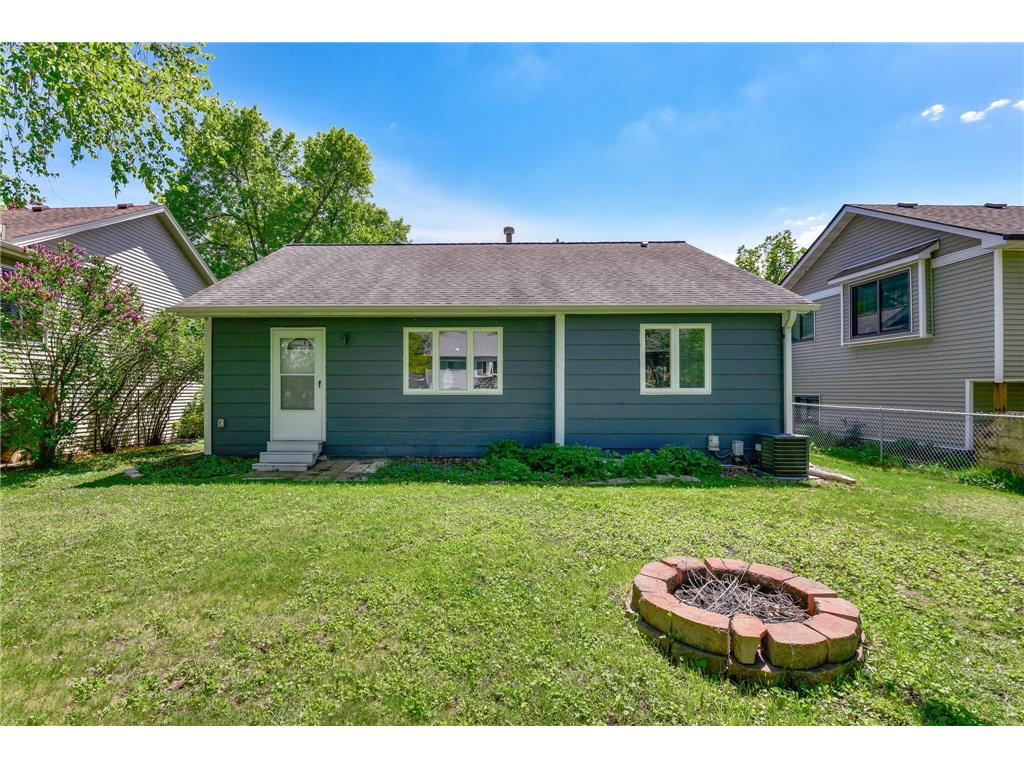 879 Iowa Avenue W Saint Paul MN 55117 7079117 image31