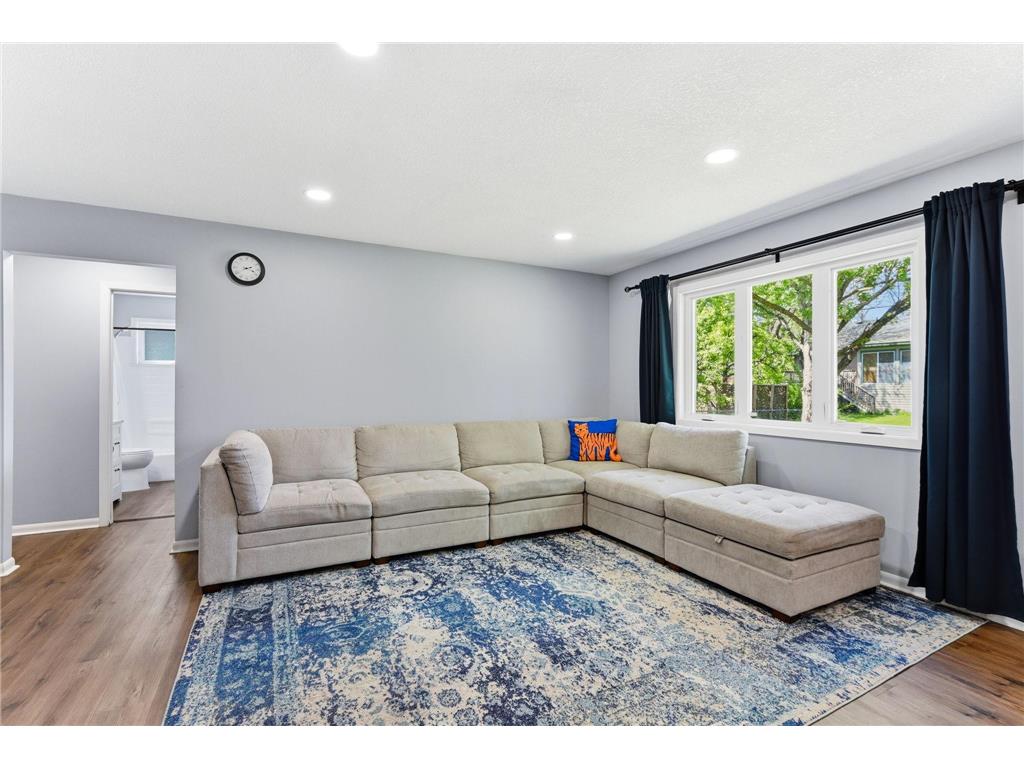 879 Iowa Avenue W Saint Paul MN 55117 7079117 image6