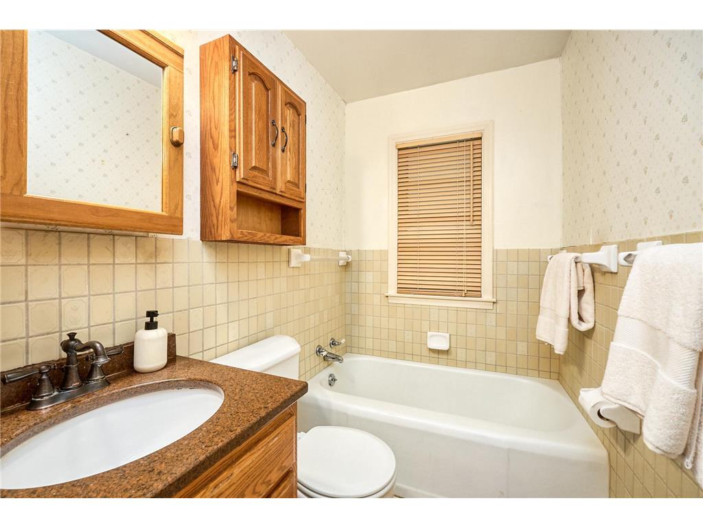 8801 Lakeview Road Bloomington MN 55438 7060849 image20
