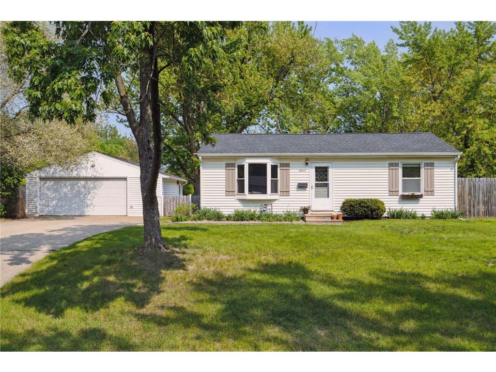 8805 Emerson Avenue S Bloomington MN 55420 6372404 image1