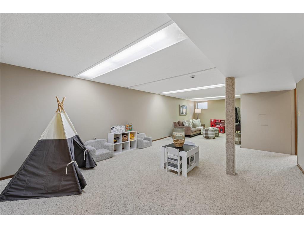 881 Pandora Drive NE Fridley MN 55432 7076200 image32