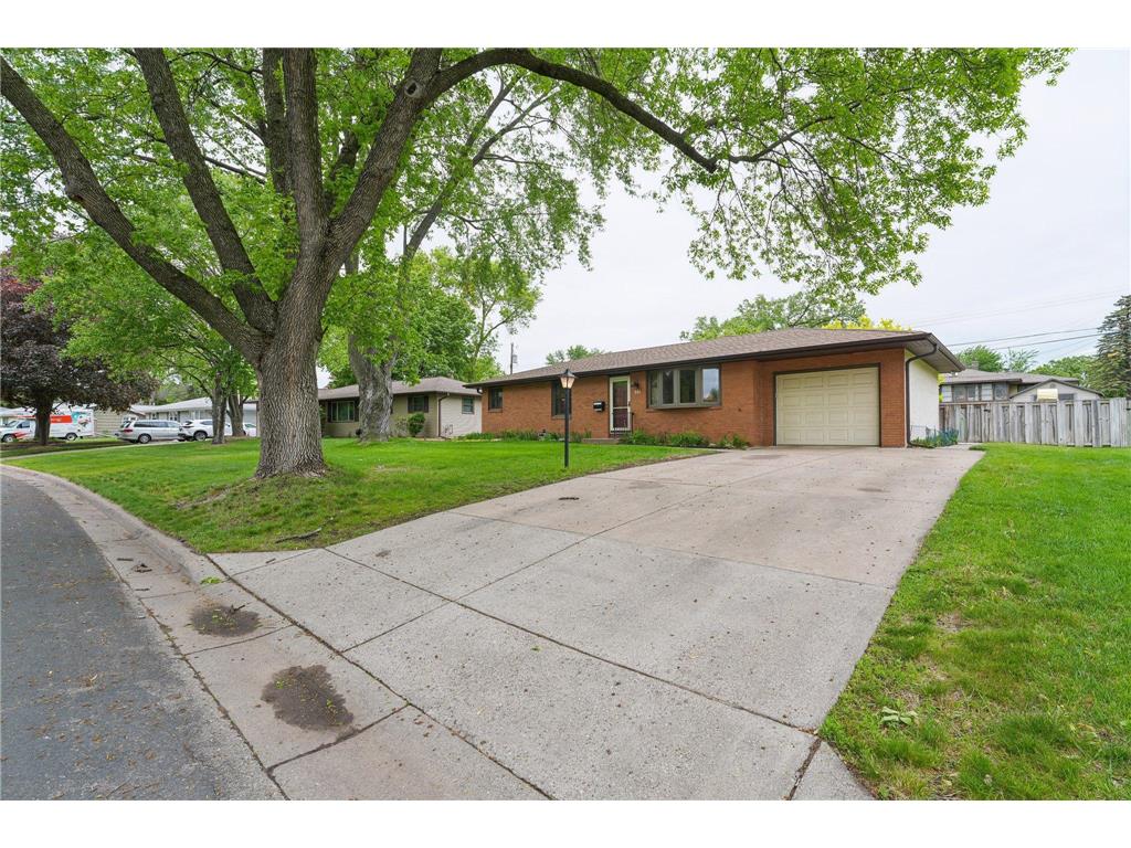 881 Pandora Drive NE Fridley MN 55432 7076200 image41