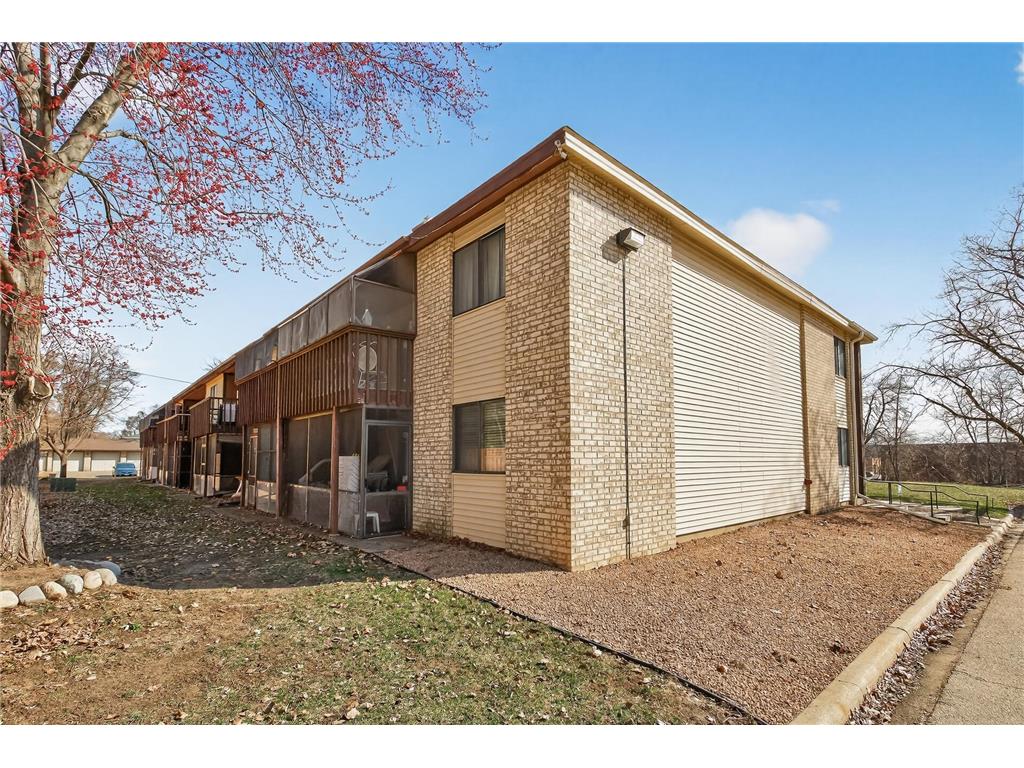 8818 Aldrich Avenue S Bloomington MN 55420 7047600 image23