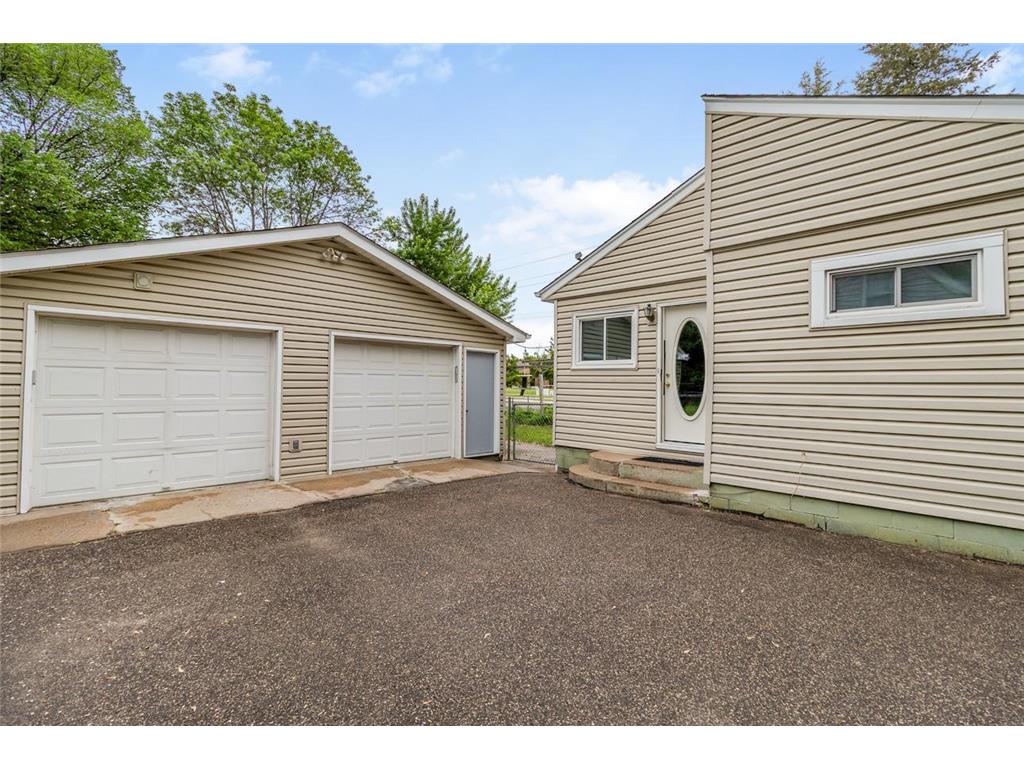 8820 Monroe Street NE Blaine MN 55434 7092001 image25