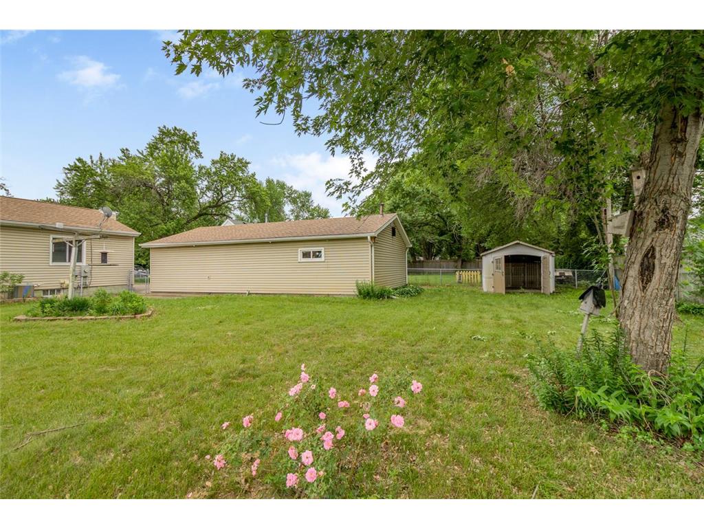 8820 Monroe Street NE Blaine MN 55434 7092001 image27