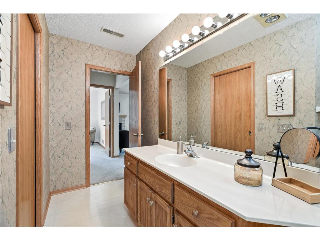 8821 Stonebrooke Court Woodbury MN 55125 7069769 image55