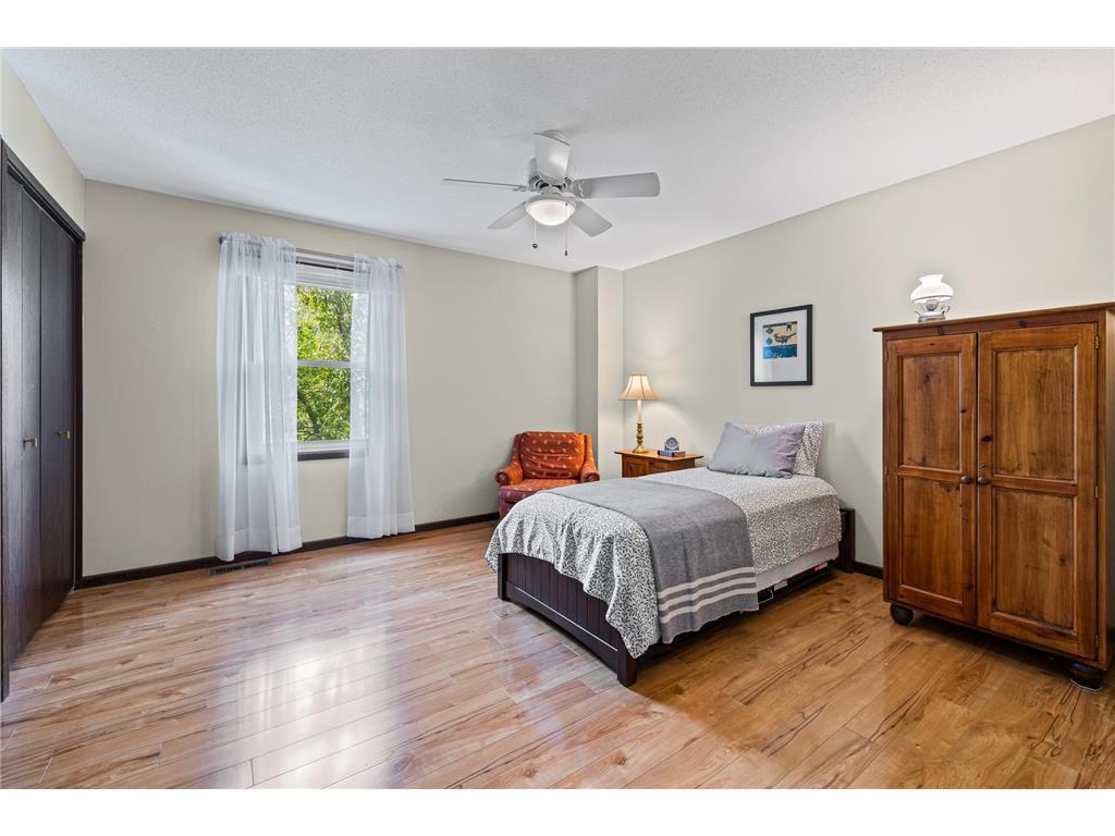 8823 42nd Avenue N New Hope MN 55427 7071928 image14