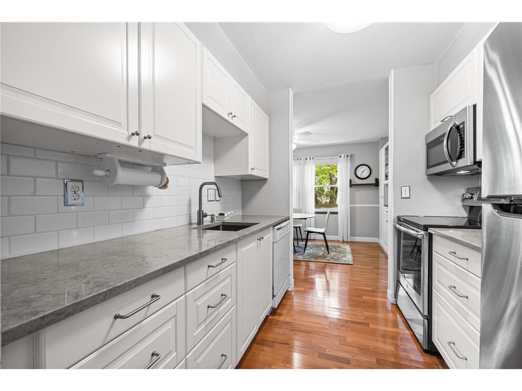 8823 42nd Avenue N New Hope MN 55427 7071928 image3