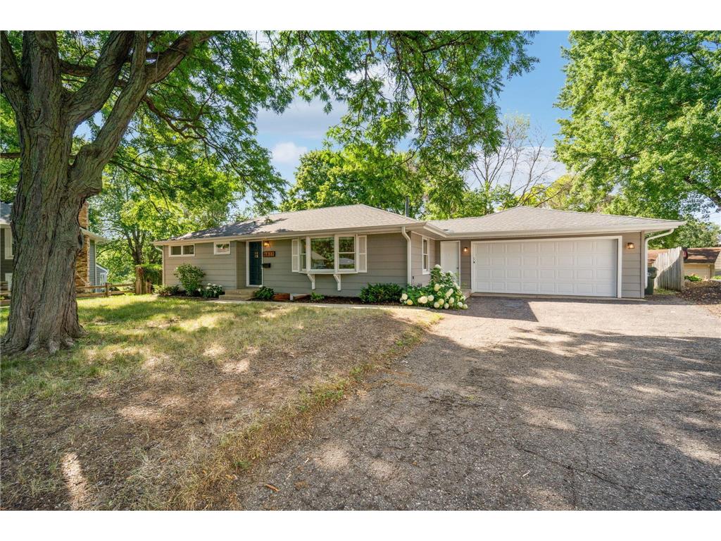 8827 Penn Lake Circle Bloomington MN 55431 - Penn 6397154 image1