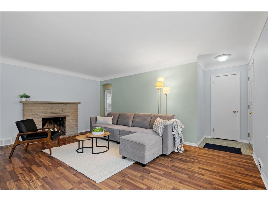 8828 River Ridge Road Bloomington MN 55425 6488200 image1