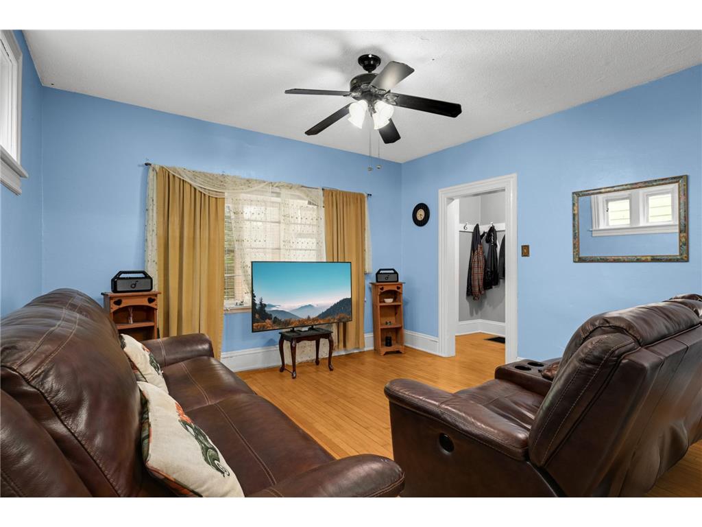 884 Conway Street Saint Paul MN 55106 7067774 image4