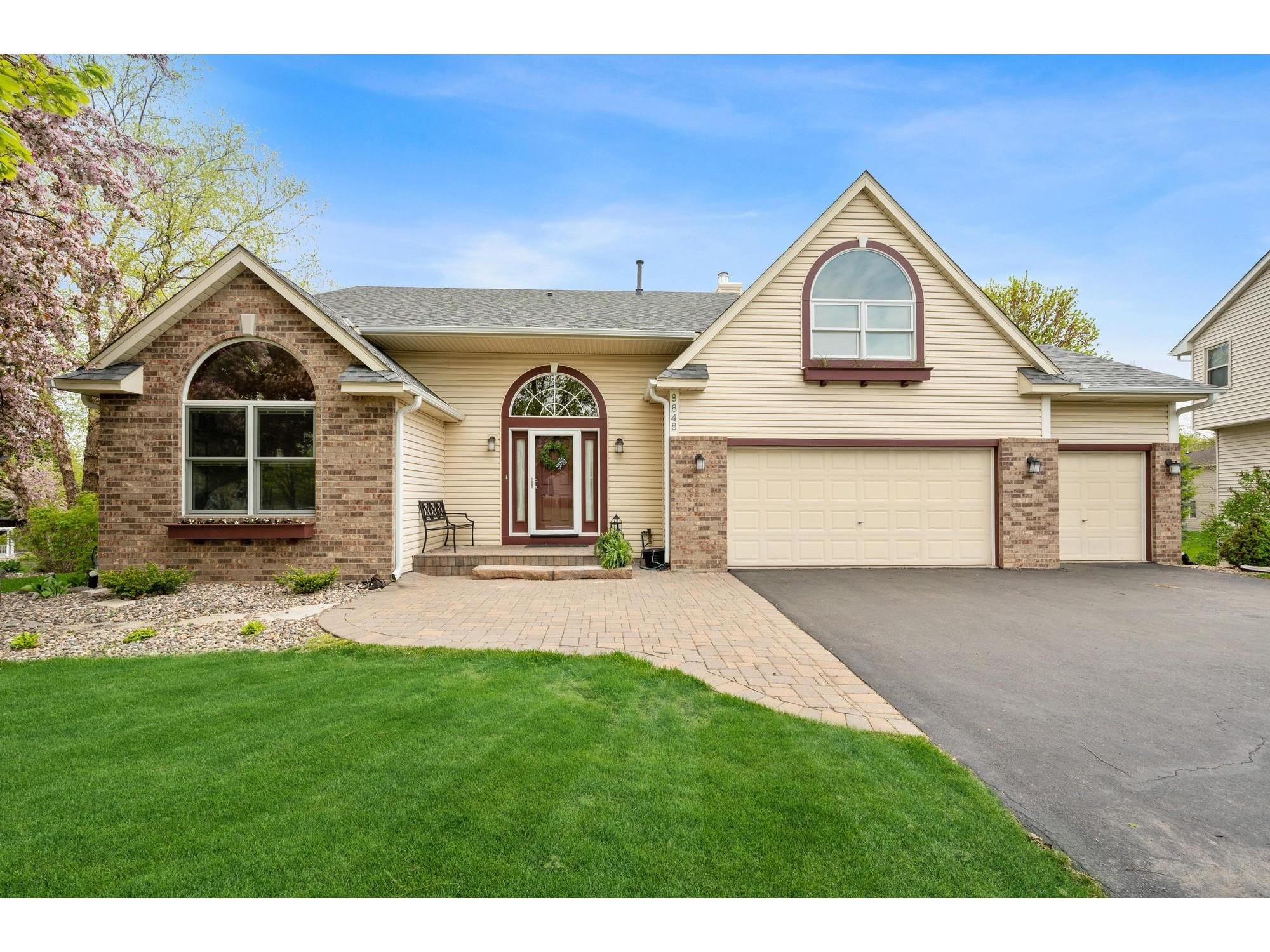 8848 Queensland Lane N, Maple Grove, MN 55311 MLS 5758802 Edina Realty