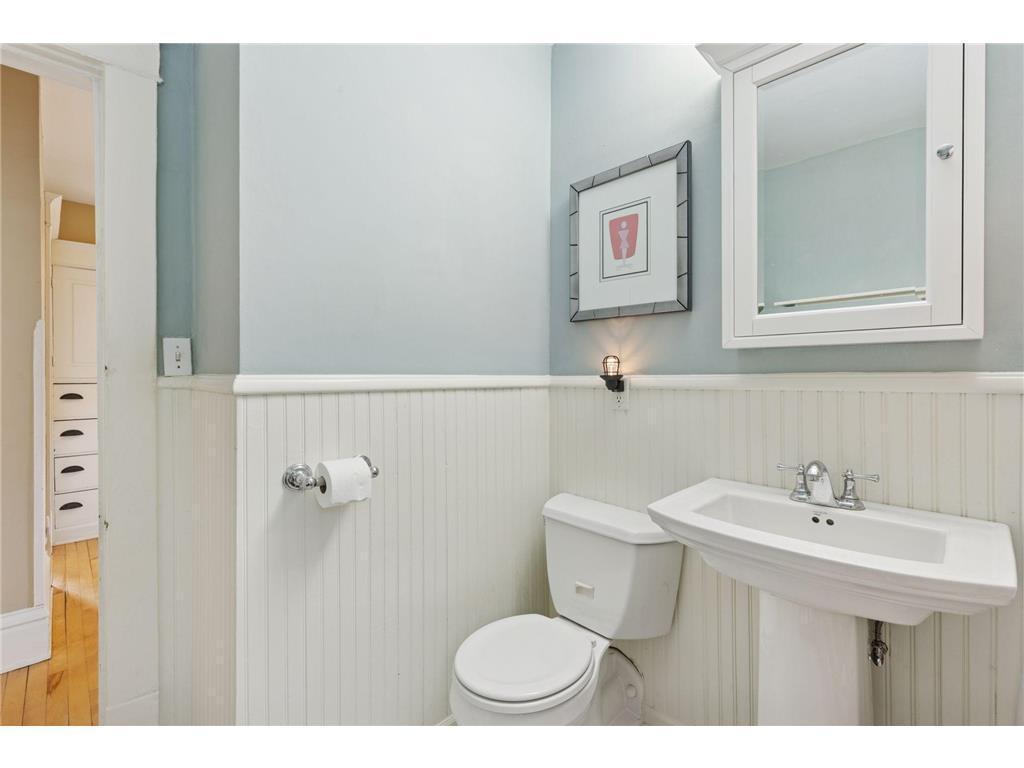 885 Linwood Avenue Saint Paul MN 55105 7023454 image44