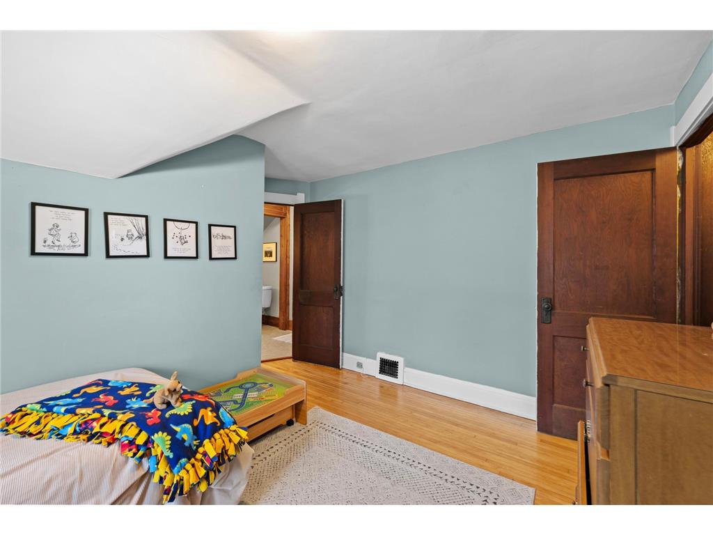 885 Portland Avenue Saint Paul MN 55104 7072595 image20