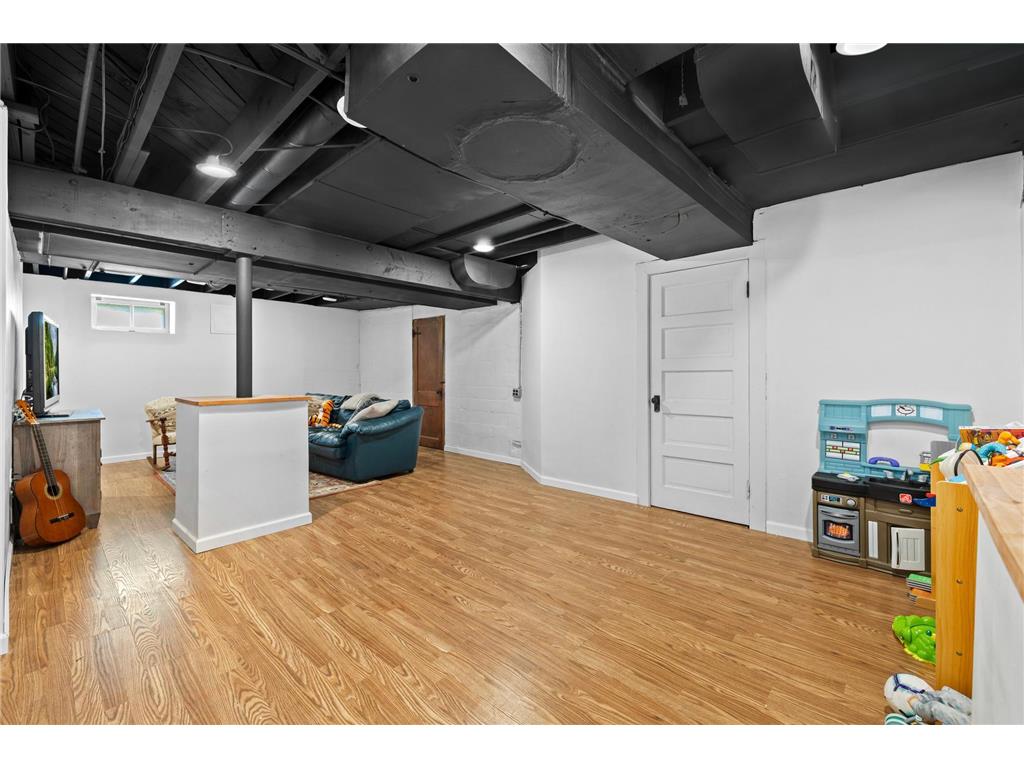 885 Portland Avenue Saint Paul MN 55104 7072595 image32
