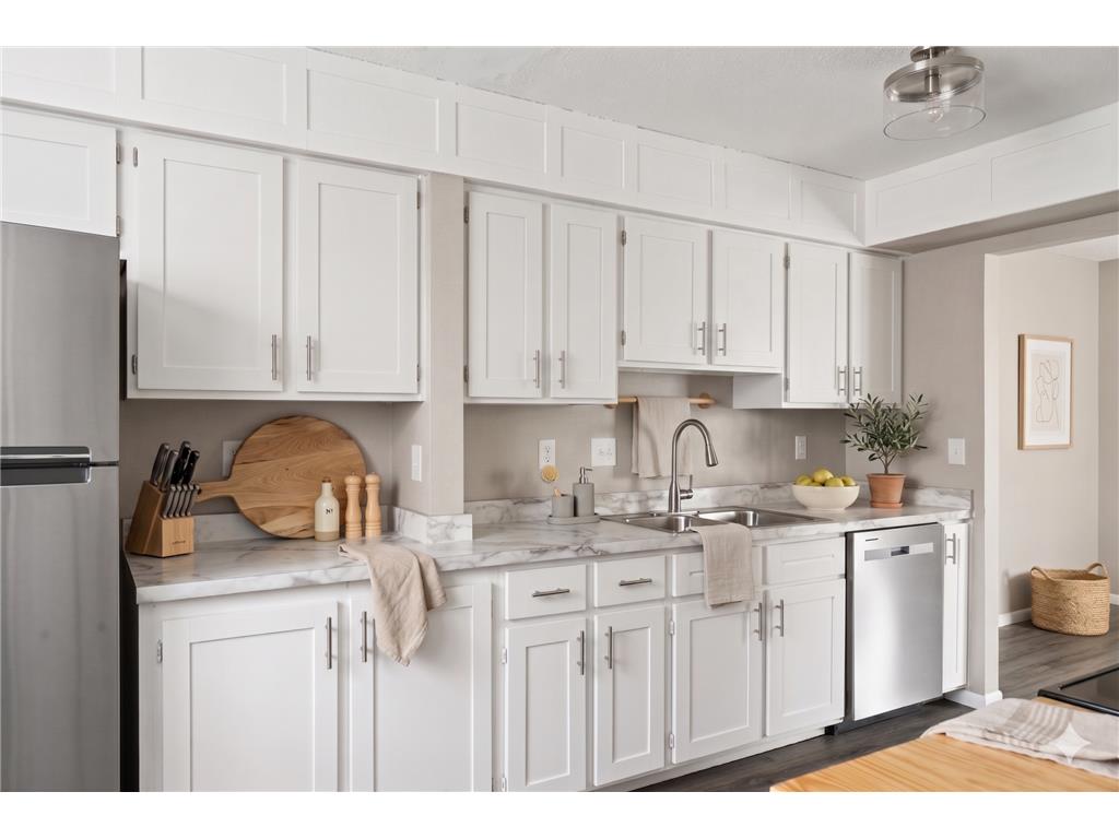 8853 42nd Avenue N New Hope MN 55427 7074446 image2