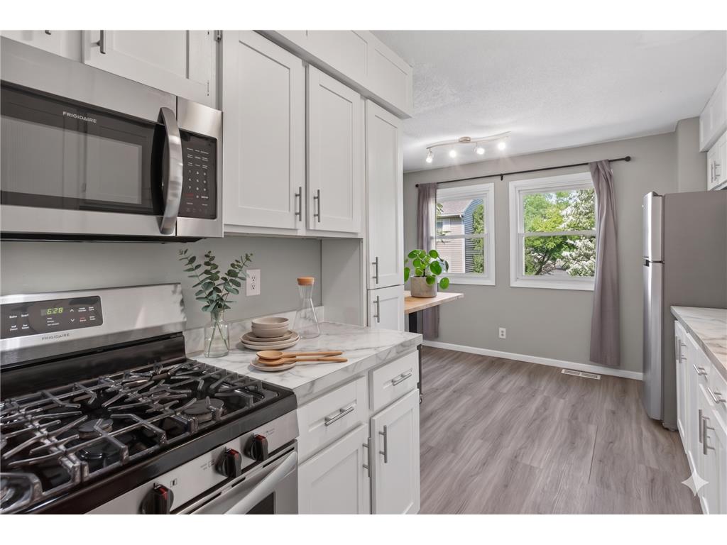 8853 42nd Avenue N New Hope MN 55427 7074446 image3