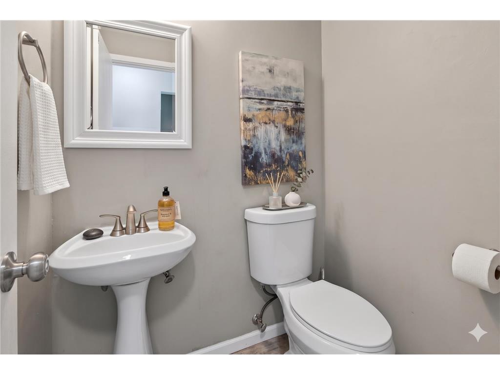 8853 42nd Avenue N New Hope MN 55427 7074446 image4