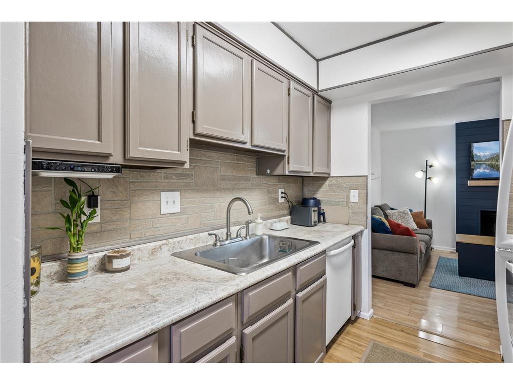 8857 42nd Avenue N New Hope MN 55427 6818365 image7