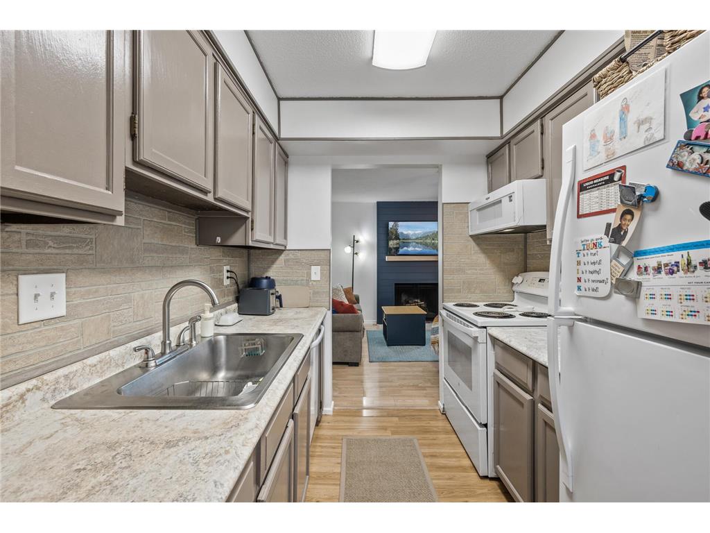 8857 42nd Avenue N New Hope MN 55427 6818365 image8