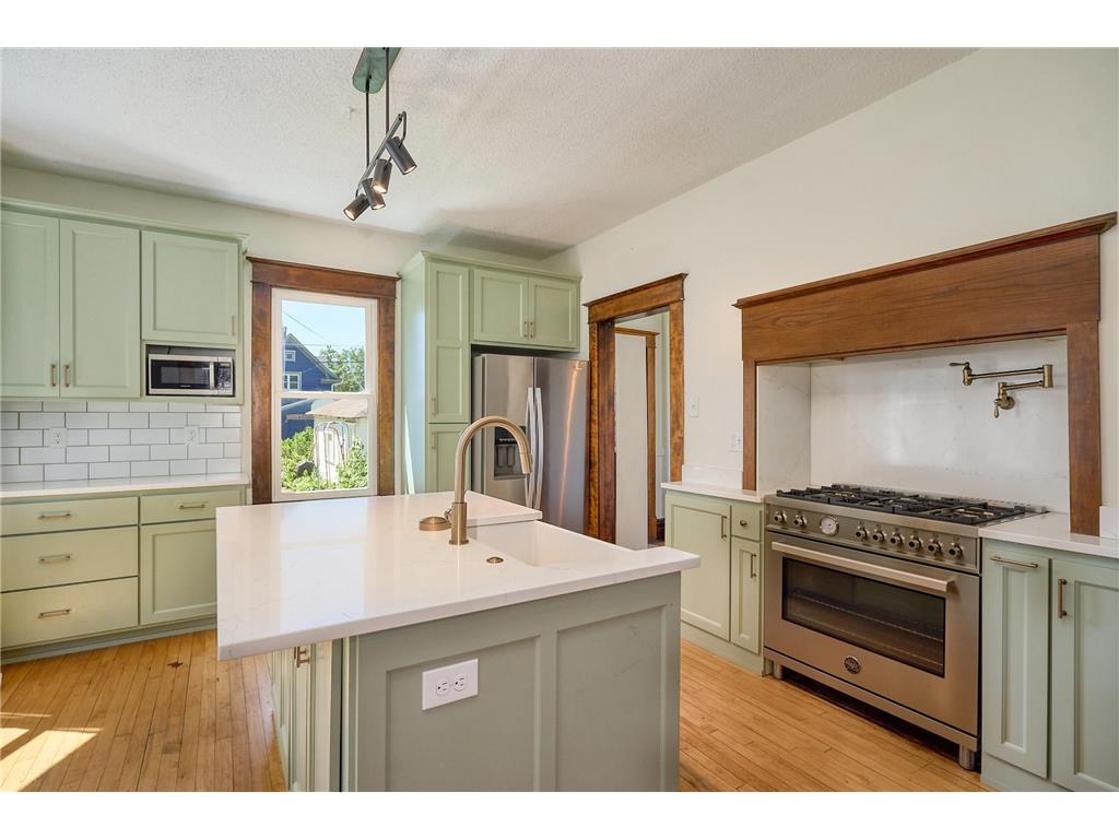 886 Central Avenue W Saint Paul MN 55104 6545669 image1