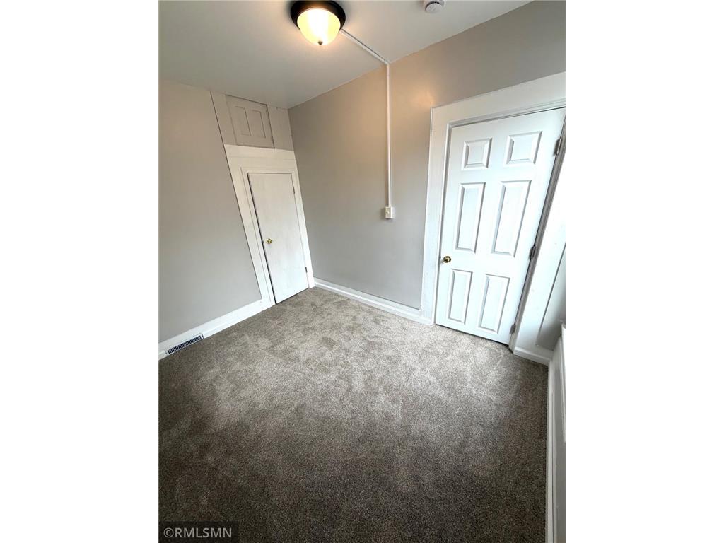 886 Johnson Parkway Saint Paul MN 55106 7071655 image10