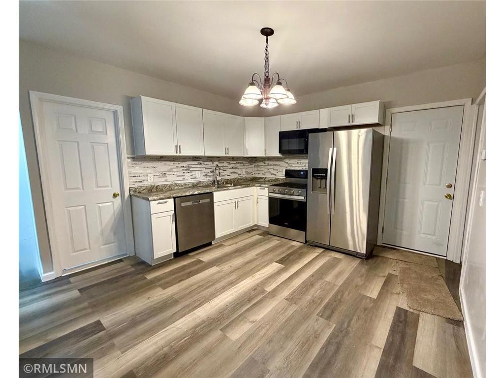 886 Johnson Parkway Saint Paul MN 55106 7071655 image3