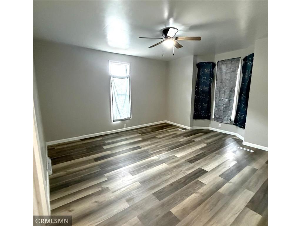 886 Johnson Parkway Saint Paul MN 55106 7071655 image6