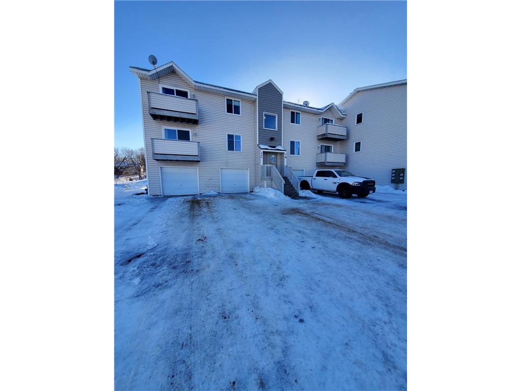 886 Wescott Square 104, Eagan, MN 55123 MLS 6331456 Edina Realty