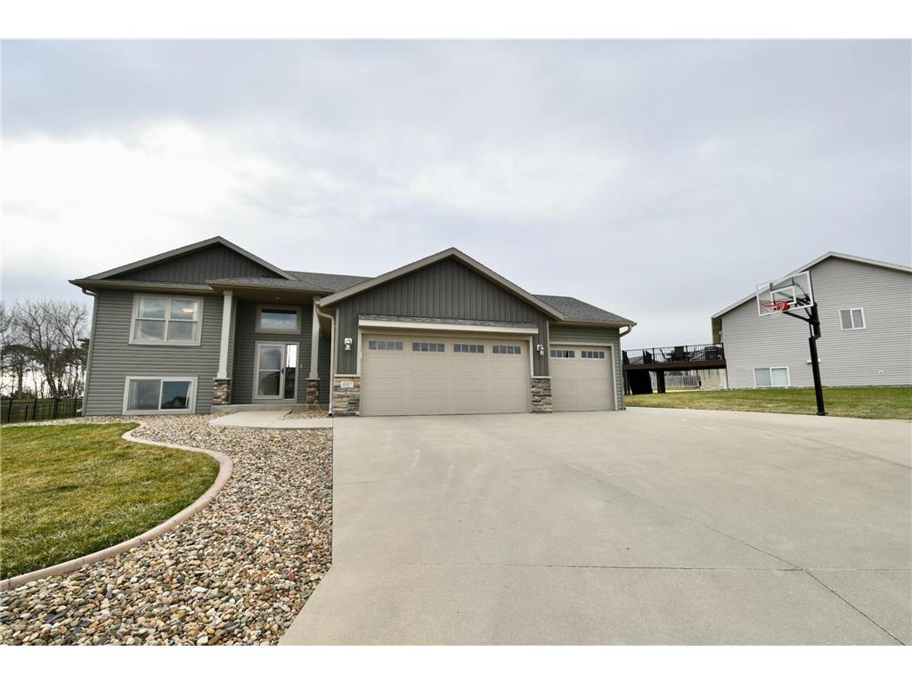 887 Golf View Avenue Zumbrota MN 55992 7051975 image1