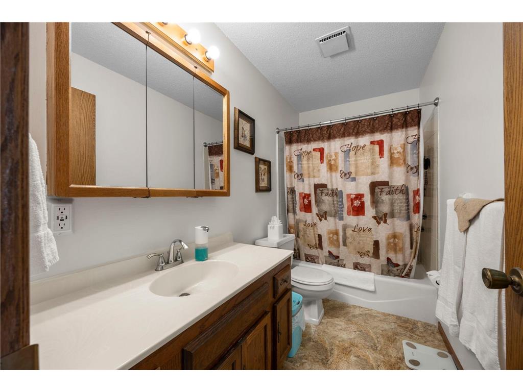8877 42nd Avenue N New Hope MN 55427 7066358 image18