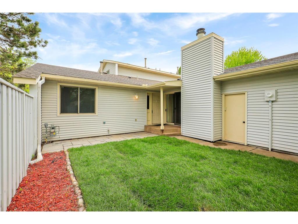 889 Monterey Drive Shoreview MN 55126 6547300 image1