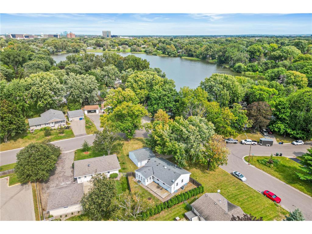 8900 Newton Avenue S Bloomington MN 55431 - Penn 6599160 image1