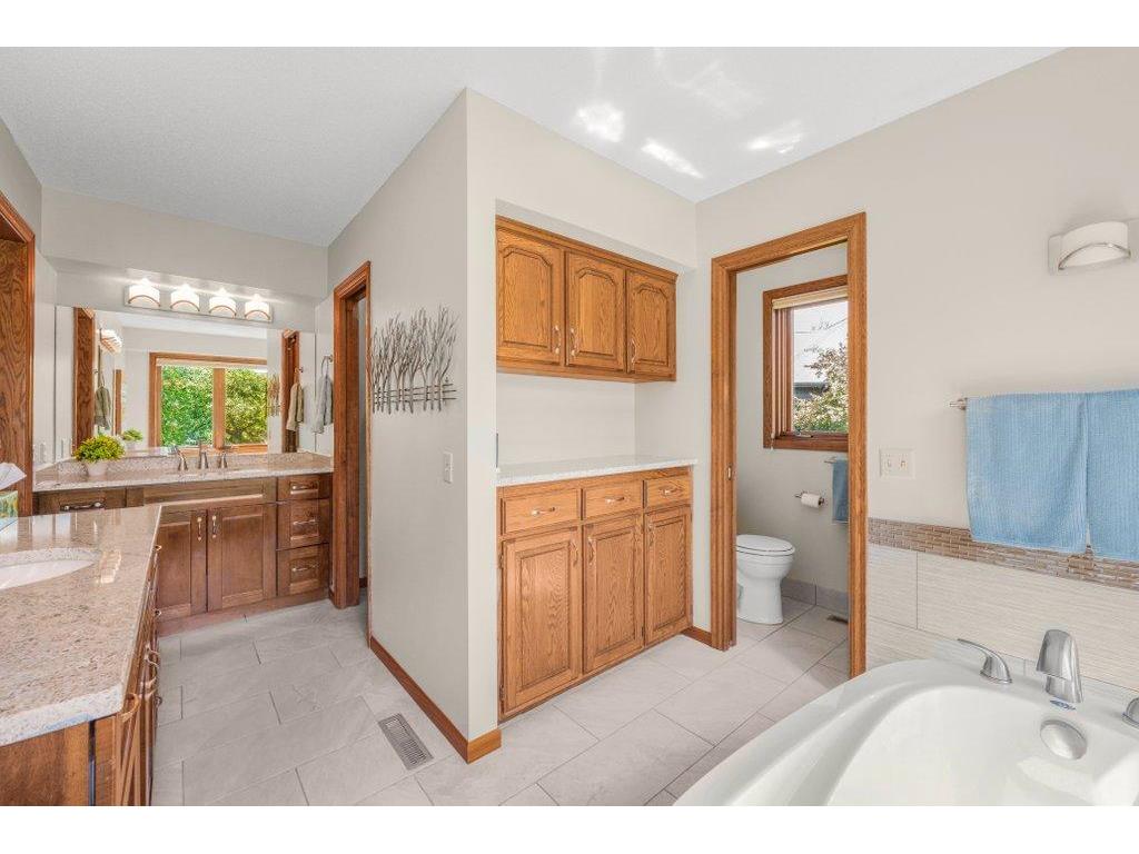 8906 Ashley Terrace Brooklyn Park MN 55443 7067099 image8