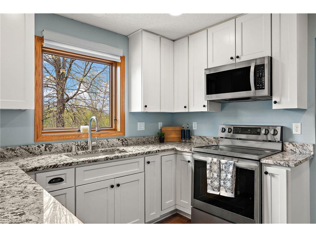 8906 Sequoia Road Woodbury MN 55125 7058904 image17